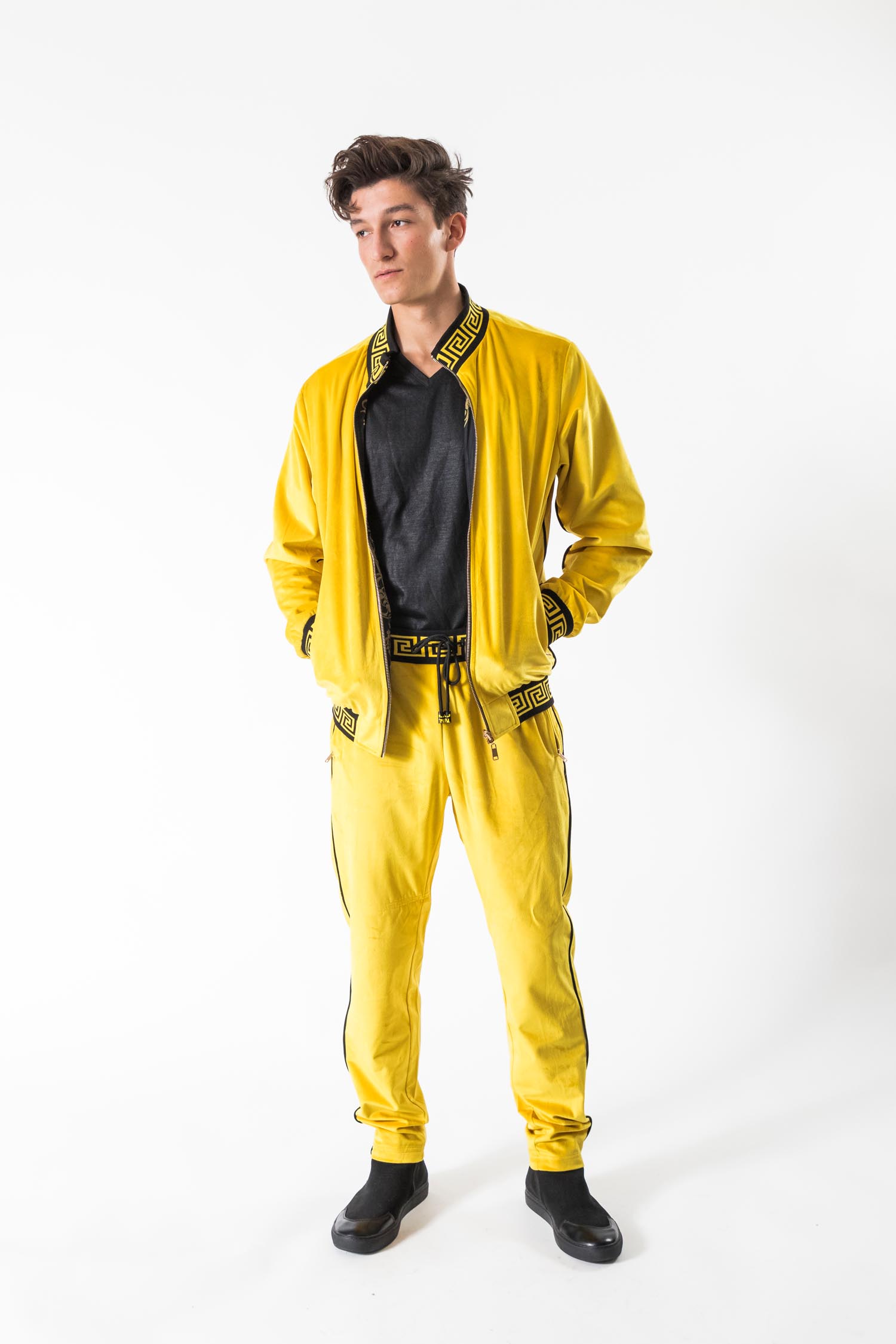 tenue de rue jaune pour hommes