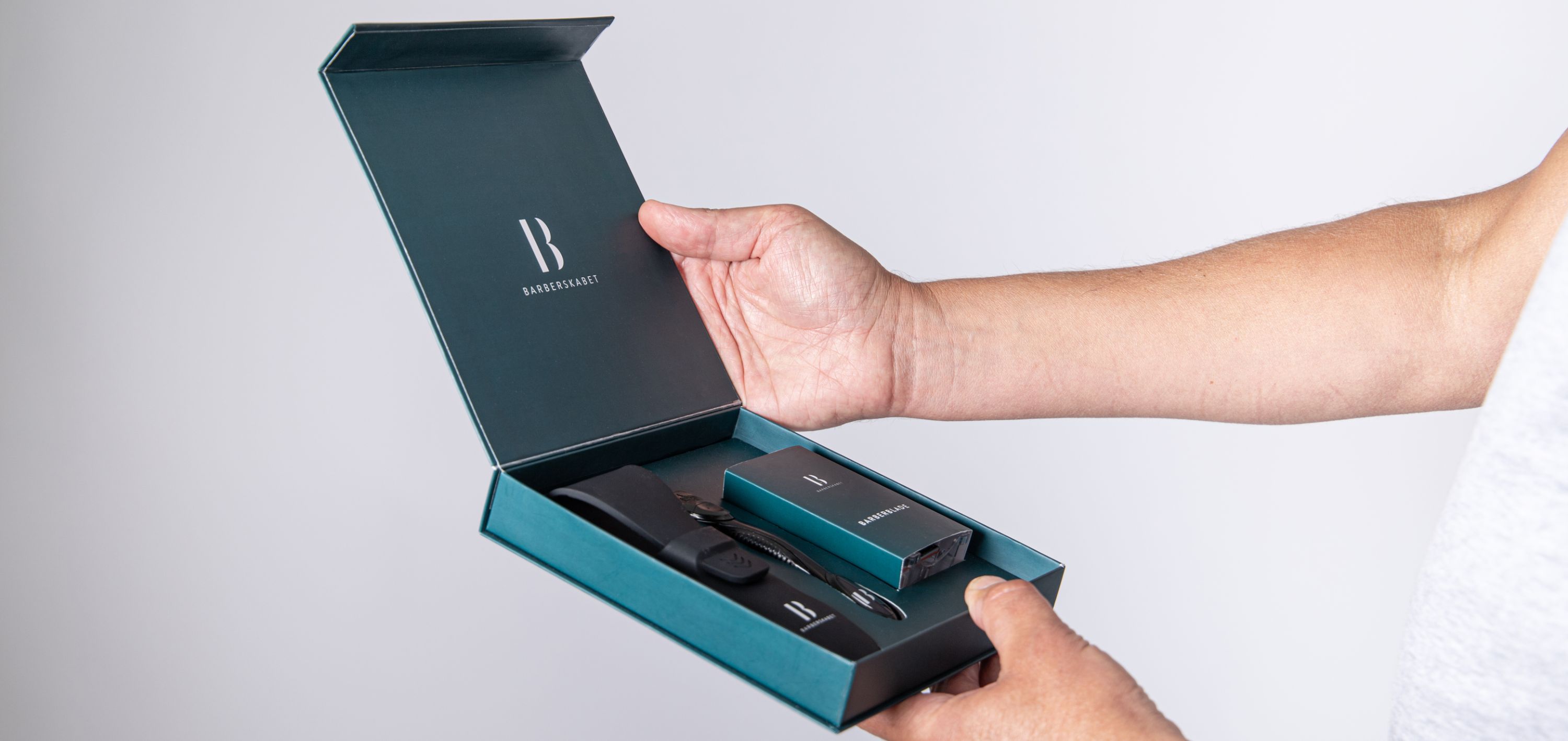 Barbergel, aftershave, barberskum eller eau de toilette find rundt i