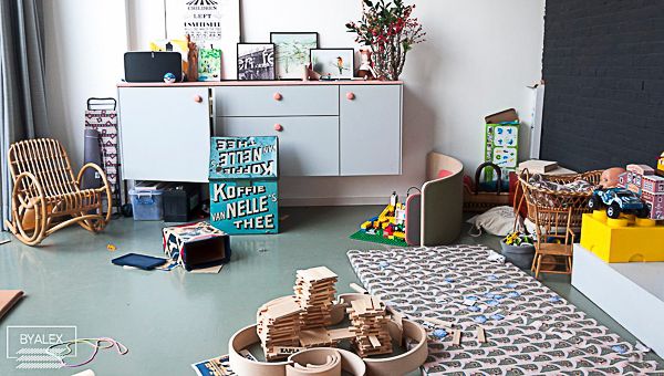 Balance Motherhood - Messy Playroom