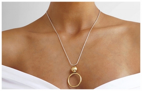 Round Pendant Necklaces for a Square Shaped Face