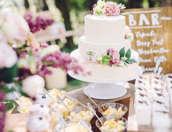 Rustic outdoor cake table for dusty rose themed wedding color palette