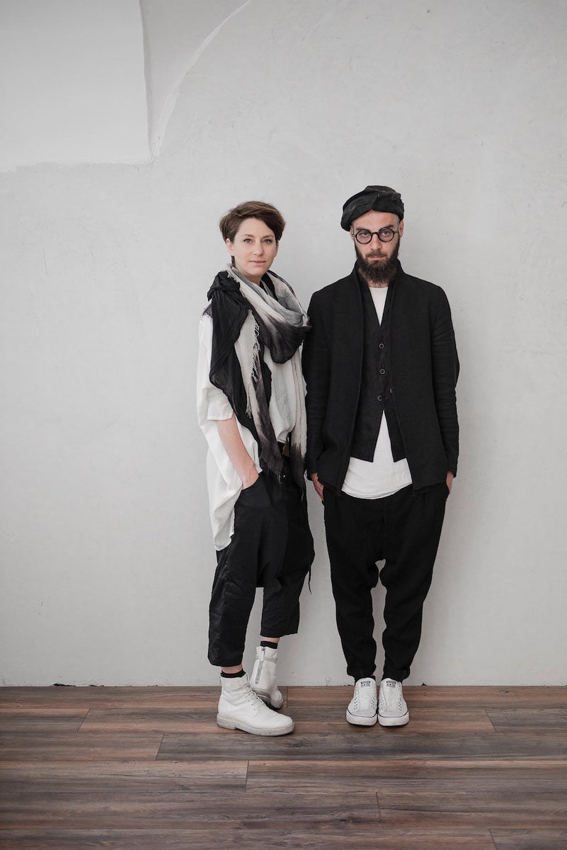Stefanie Hofer und Toni Woldrich - Mode Design in schwarz | eigensinnig wien