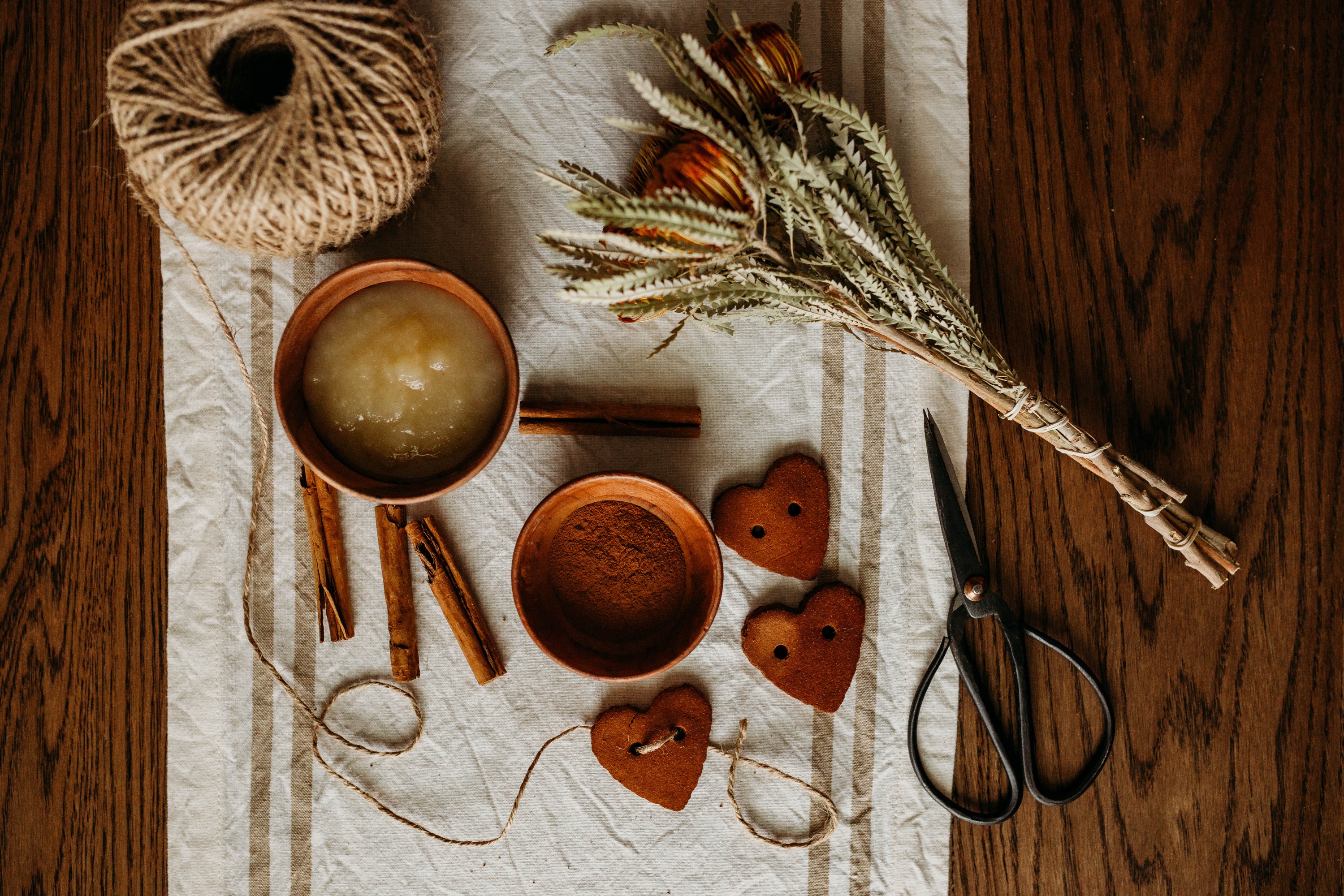 diy natural valentine's day garland- anna licari – Fin & Vince