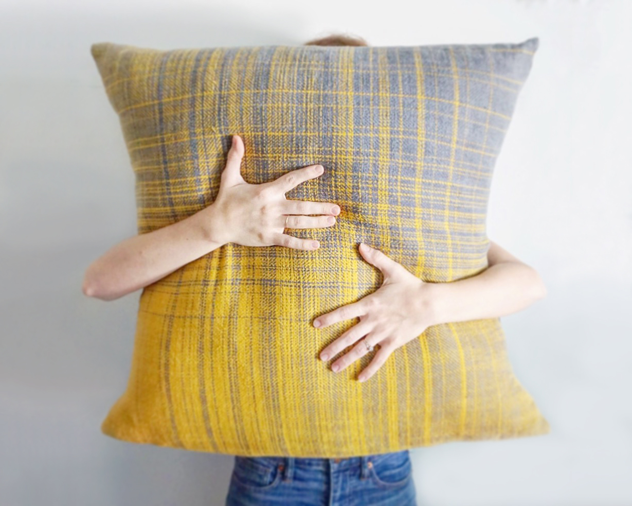 Free Pattern to Weave and Sew these Gorgeous Pillows