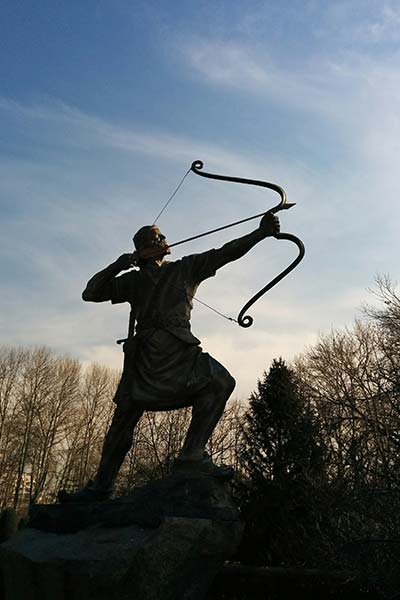 Statue Pfeil und Bogen