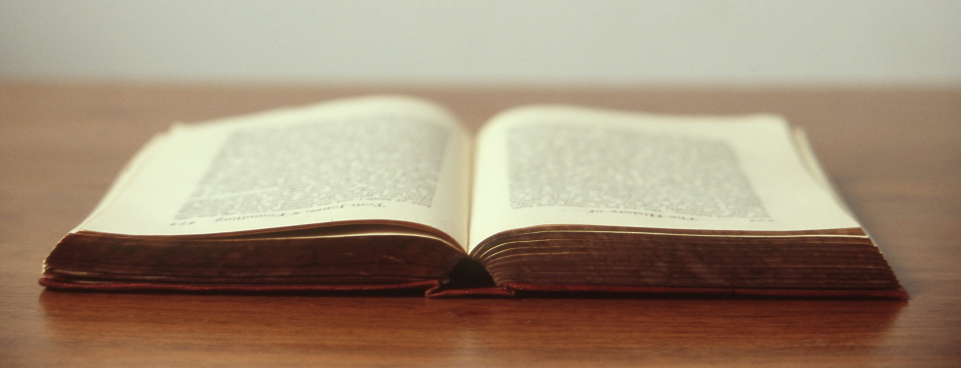 Aufgeschlagenes Buch