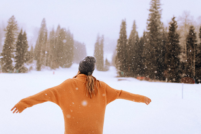 Frau im Schnee
