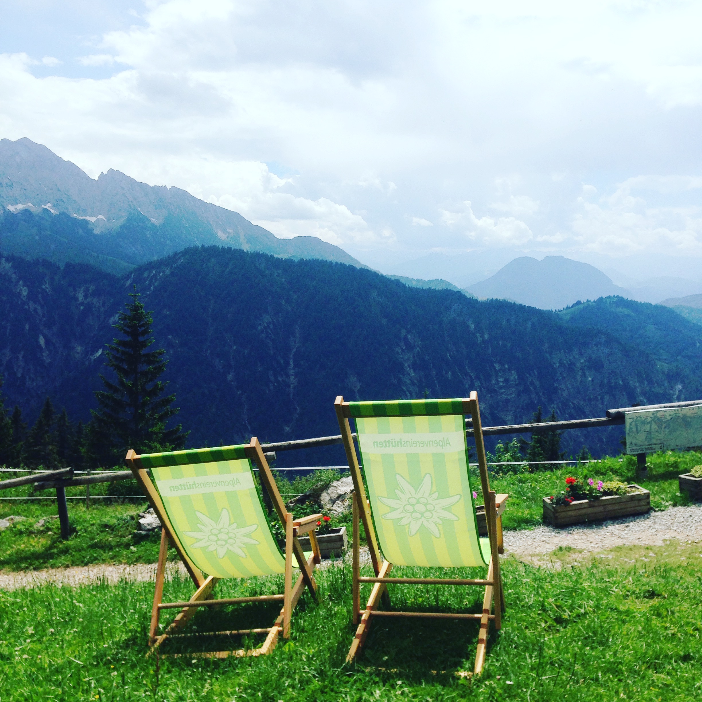 Sonnenstühle in den Bergen