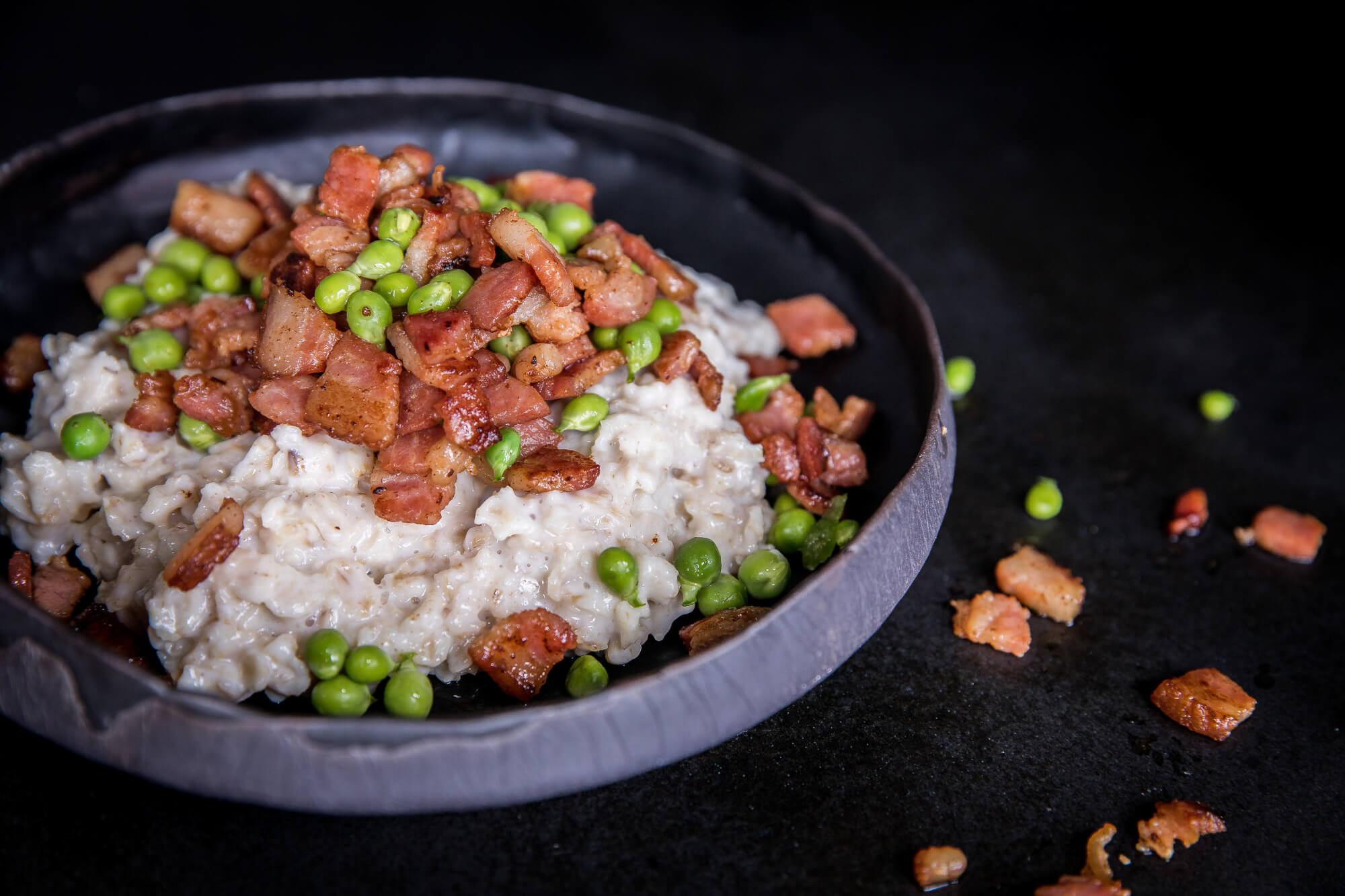 Havregrøt med bacon og erter