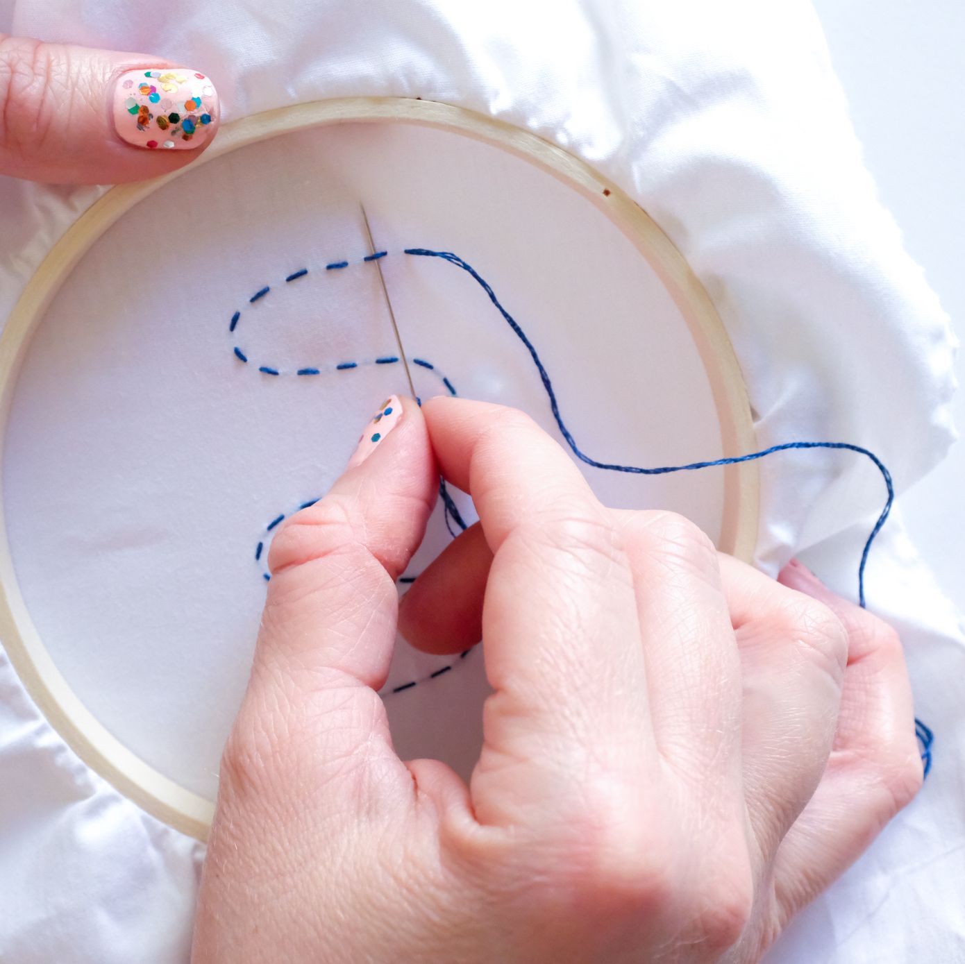 DIY Tutorial: Getting Started with Embroidery- Stretching Fabric and  Threading a Needle – Jenny Lemons