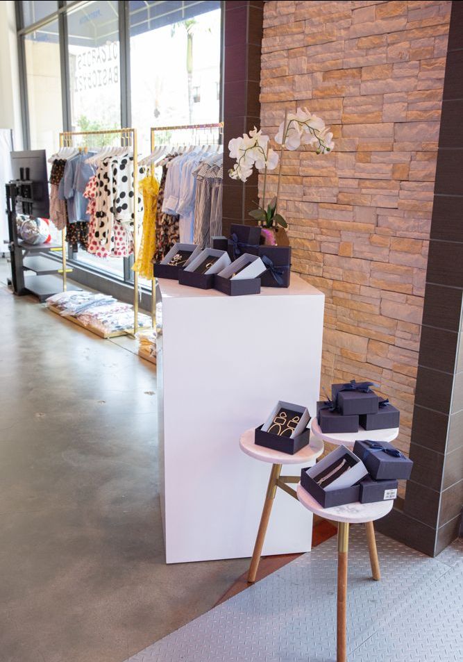 J.ING's pop up shop