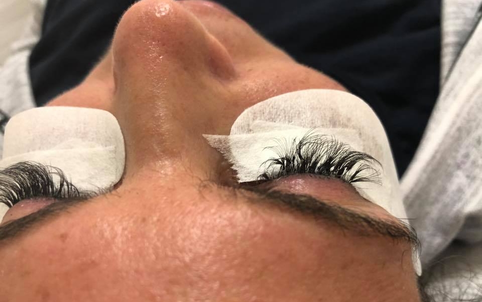 Wondering if any lash artists have used this and if so, what are your  opinions on it? : r/eyelashextensions