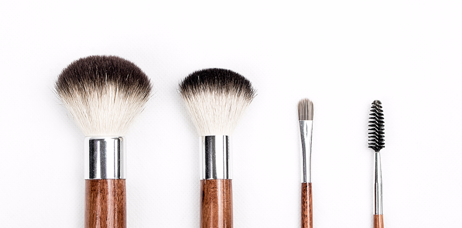 How to clean makeup brushes, hair tools, eyelash curlers and more – Daily  Press