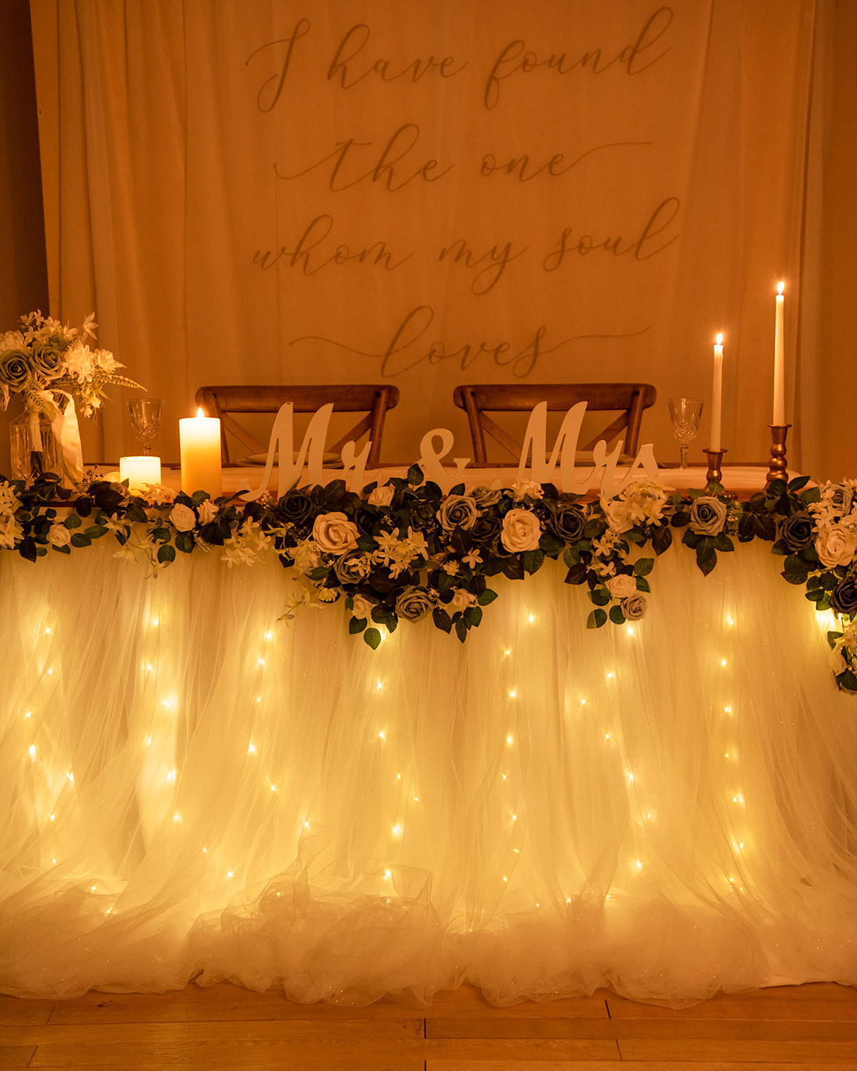 Sweetheart Table Decor Ideas We Adore Lings Moment 6236