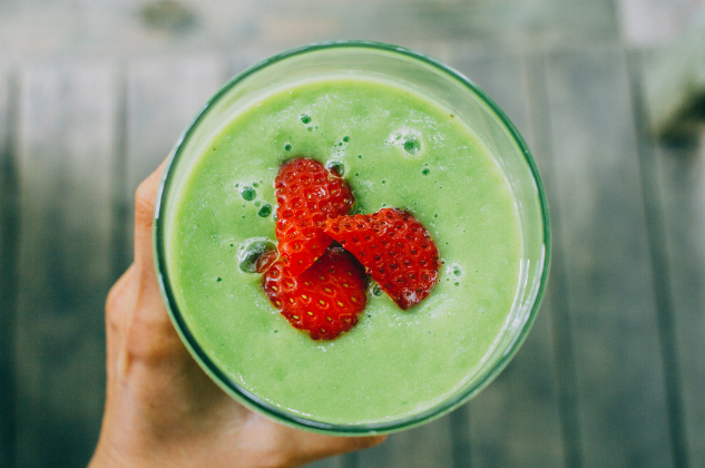 Green smoothie with strawberries