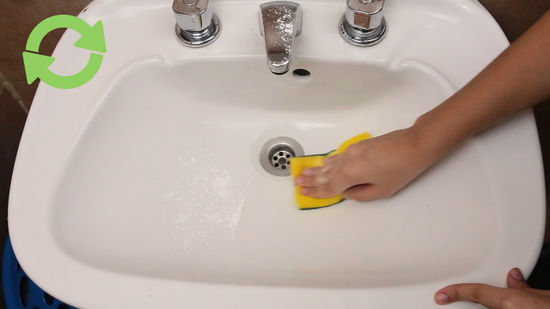 A white clean sink.