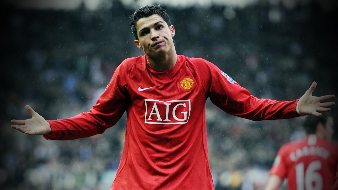 Pourquoi Ronaldo Joue En Manche Longue Fan de Ronaldo ? Voici l'histoire de son maillot à Manchester United