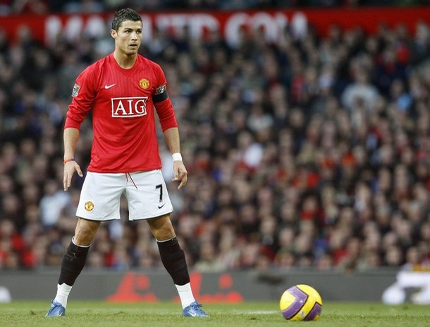 Pourquoi Ronaldo Joue En Manche Longue Fan de Ronaldo ? Voici l'histoire de son maillot à Manchester United